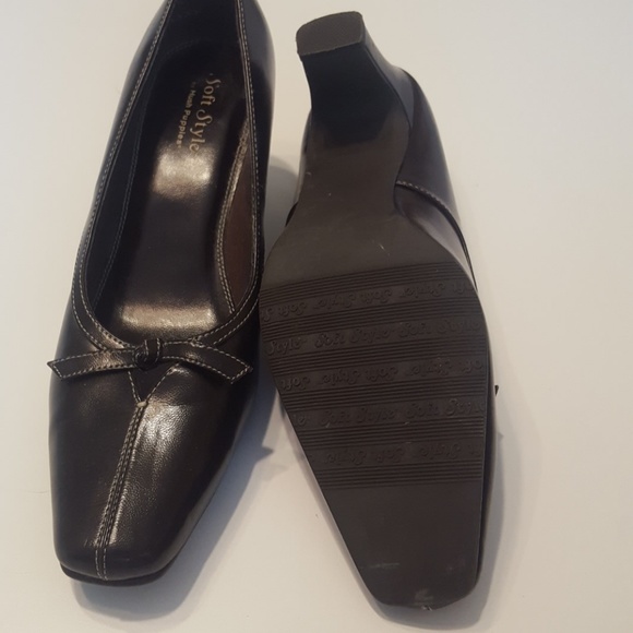 brown heels - Picture 2 of 3